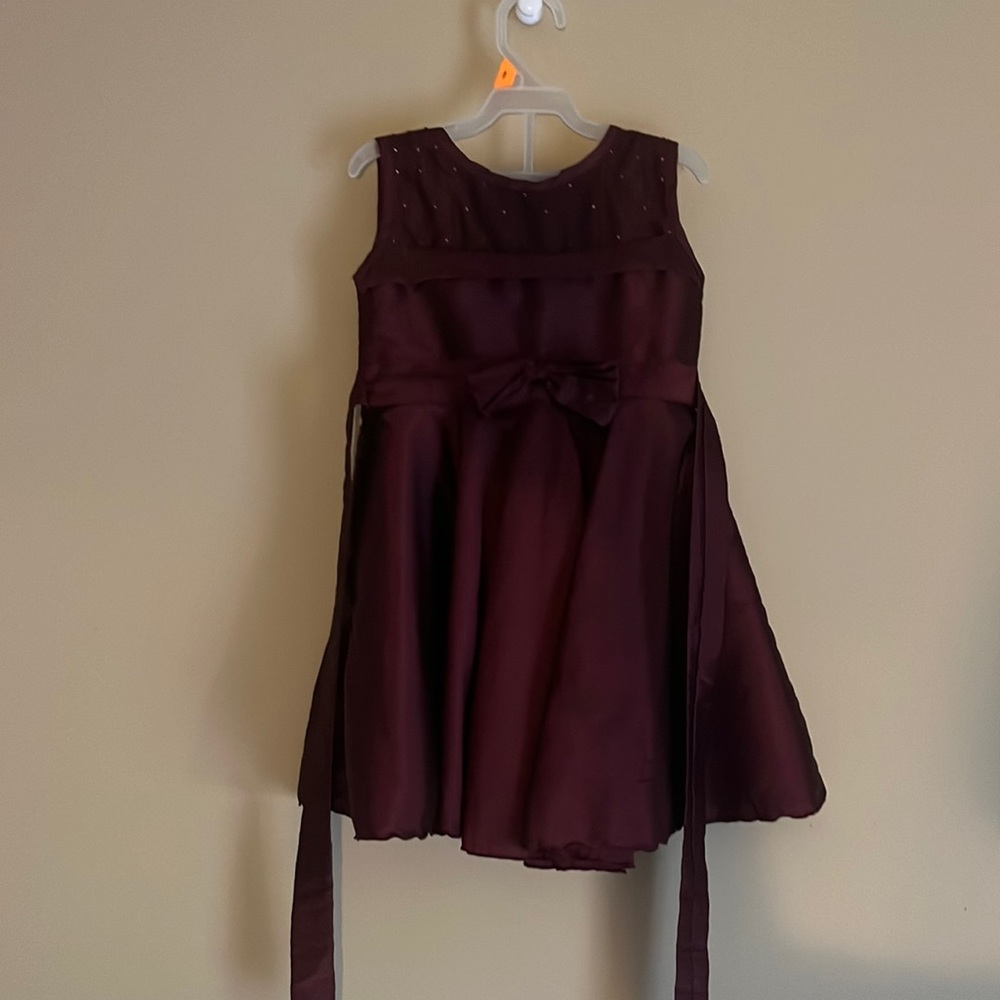 Burgundy little girls dress. Lightly used. Size 4T.